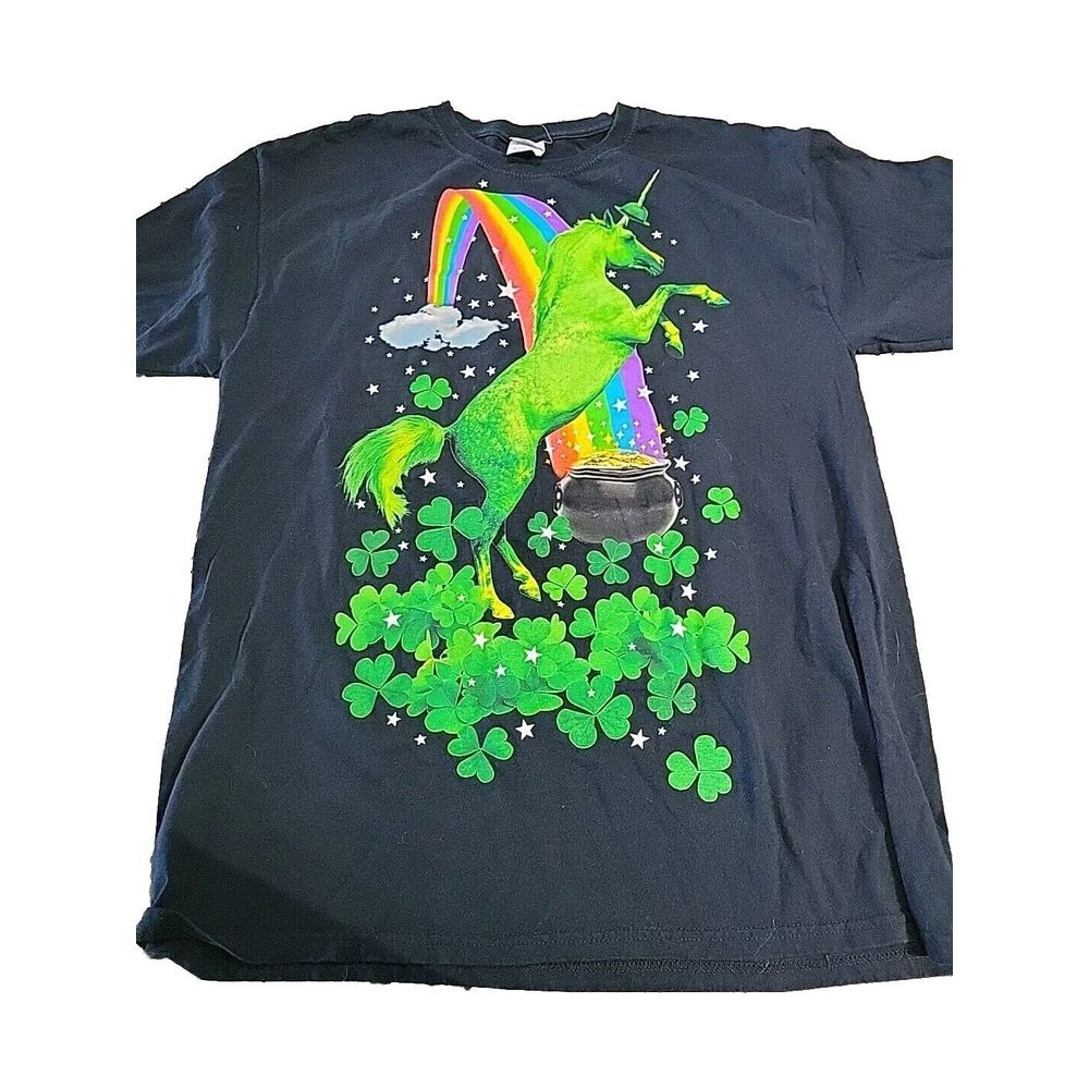 Saint Patrick‎ Day Black T-Shirt Unicorn Over A Rainbow W/Shamrocks Men's L